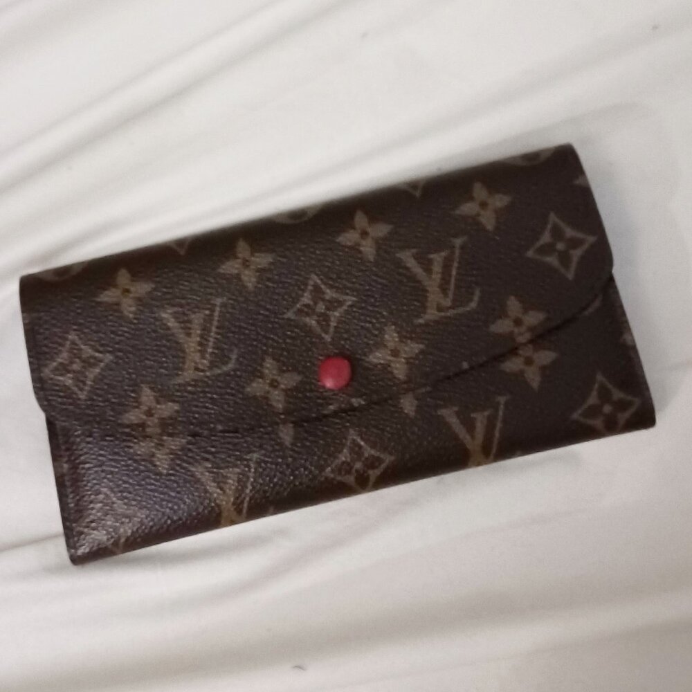 Vintage 2013 Authentic Louis Vuitton Emillie Wallet